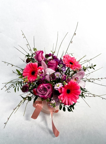 Цветы в шляпной коробке &laquo;Царство&raquo; от интернет-магазина цветов в Красноярске