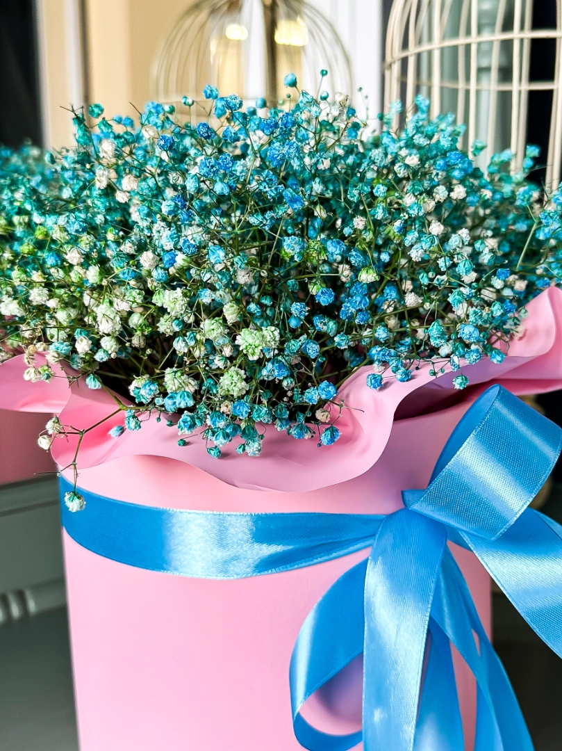 Композиция в коробке &laquo;Фиалка&raquo; от интернет-магазина цветов в Красноярске