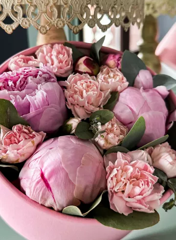 Цветы в коробке &laquo;Персик&raquo; от интернет-магазина цветов в Красноярске