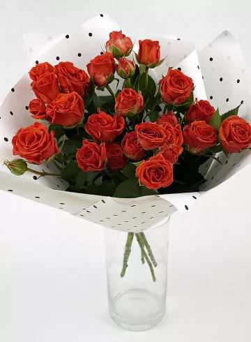 Букет из кустовых роз &laquo;Маки&raquo; от интернет-магазина цветов в Красноярске