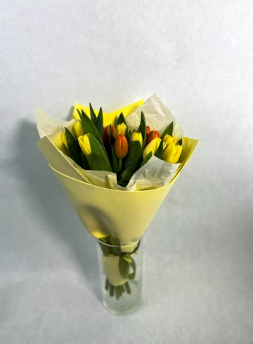 Букет из тюльпанов микс от интернет-магазина цветов в Красноярске
