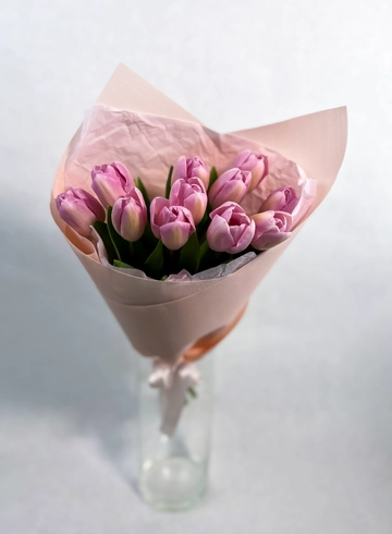 Букет из сиреневых тюльпанов от интернет-магазина цветов в Красноярске