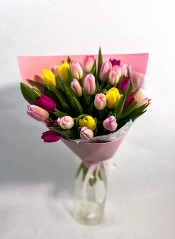 Букет из 25 тюльпанов от интернет-магазина цветов в Красноярске