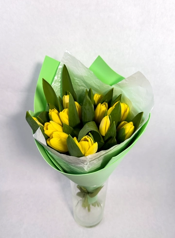 Букет из желтых тюльпанов от интернет-магазина цветов в Красноярске