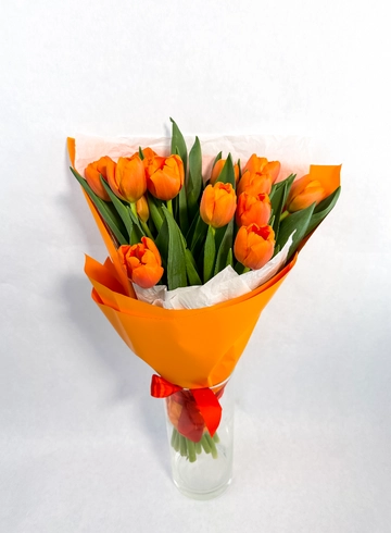 Букет из оранжевых тюльпанов от интернет-магазина цветов в Красноярске