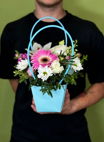 Композиция в сумочке &laquo;Ягодный сорбет&raquo; от интернет-магазина цветов в Красноярске