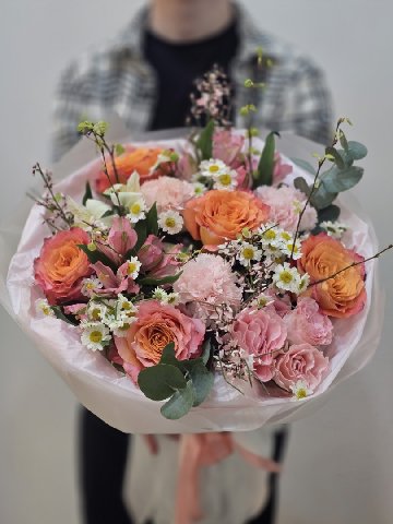 Сборный букет с розами &laquo;Нега&raquo; от интернет-магазина цветов в Красноярске