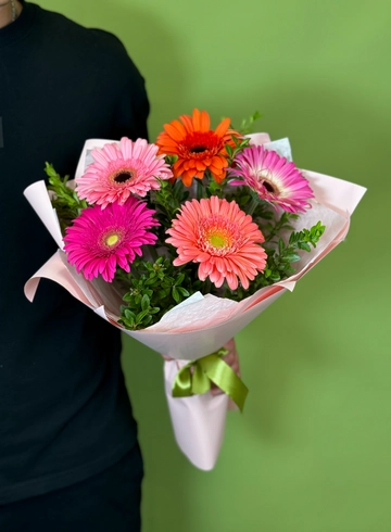 Монобукет из 5 гербер от интернет-магазина цветов в Красноярске