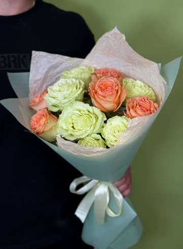 Монобукет из 11 роз от интернет-магазина цветов в Красноярске