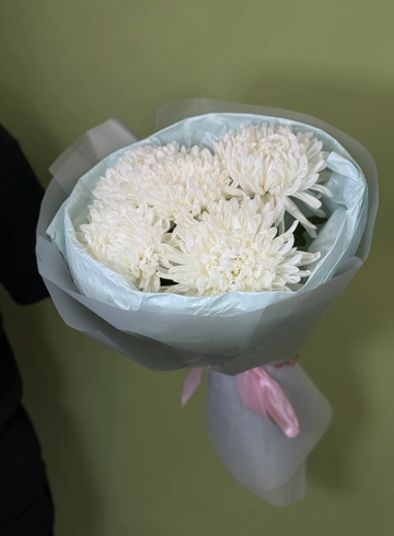 Монобукет из 5 хризантем от интернет-магазина цветов в Красноярске